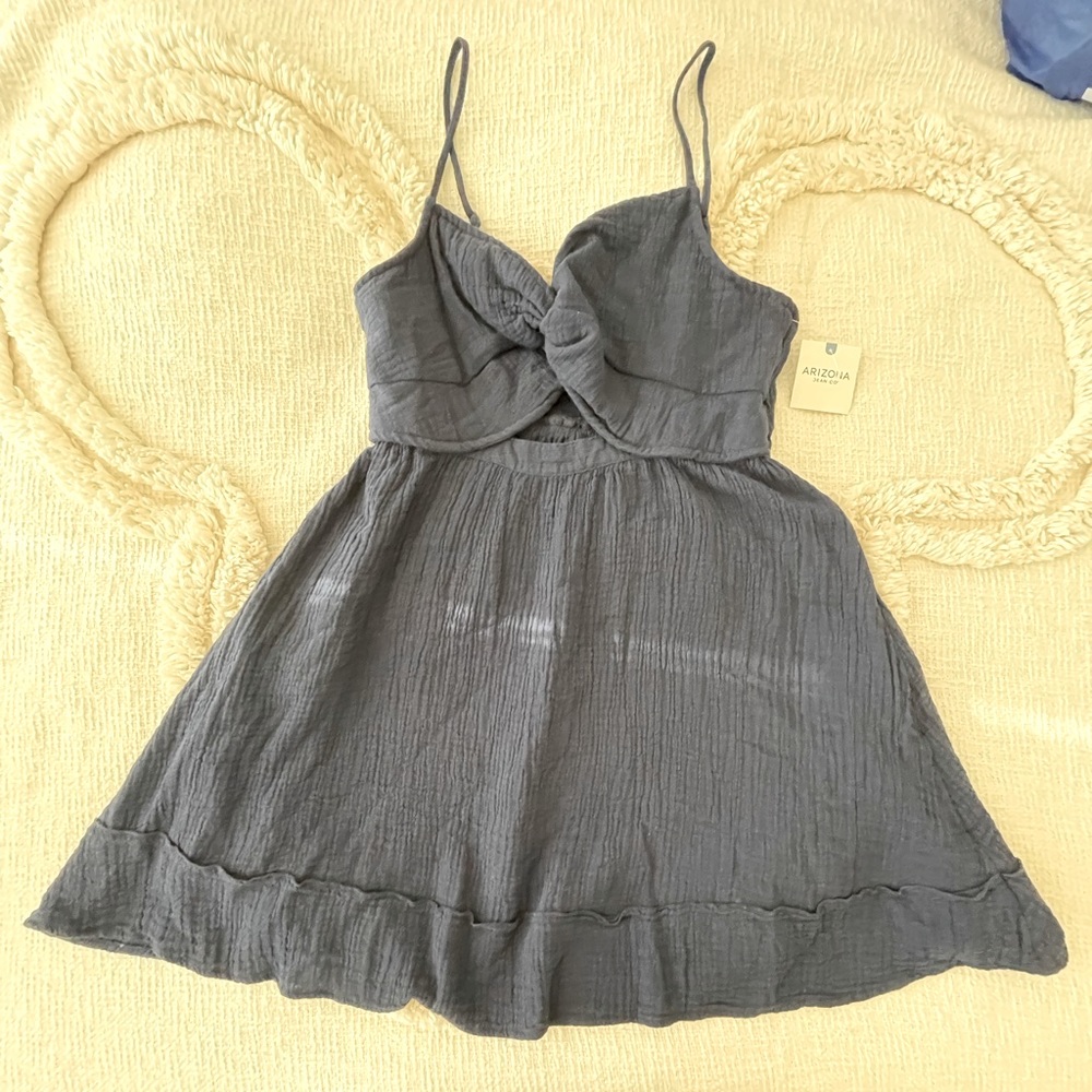 NWT NAVY DRESS WITH CUT OUT